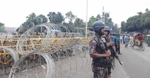 বঙ্গভবনের সামনে কাঁটাতারের বেড়া, নিরাপত্তা আরও জোরদার