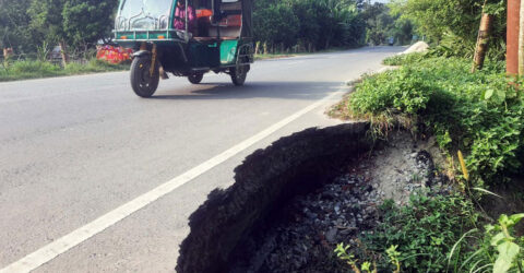 টাঙ্গাইলে ৩০১ কোটি টাকার মহাসড়কে কাজ শেষ না হতেই ধস