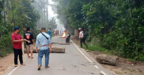 খাগড়াছড়িতে চলছে সকাল-সন্ধ্যা অবরোধ