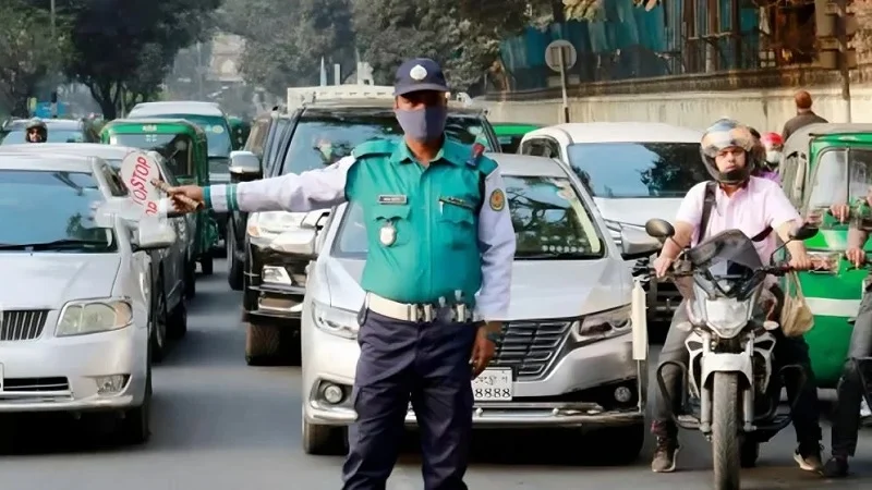 ট্রাফিক আইন লঙ্ঘনে কঠোর হচ্ছে ডিএমপি