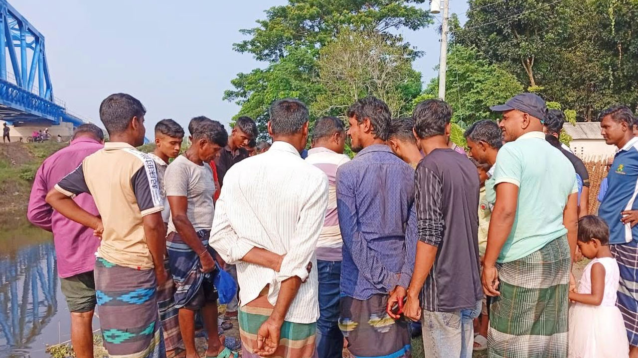 নড়াইলে গরু চোর সন্দেহে ৩ জনকে পিটিয়ে হত্যা