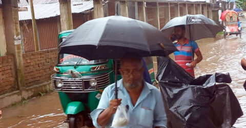 চাঁদপুরে ৮৩ মিলিমিটার বৃষ্টি, জনজীবন স্থবির