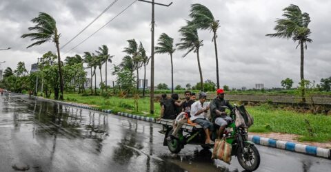 দুই অঞ্চলে ঝোড়ো হাওয়াসহ বজ্রবৃষ্টির আভাস