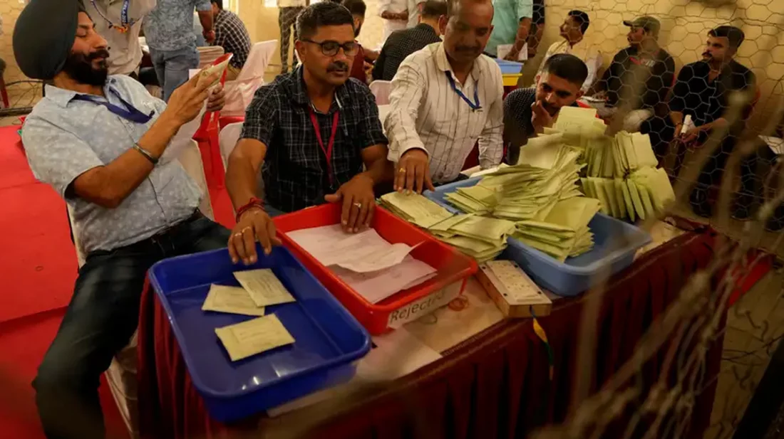 কাশ্মীরে এনসি-কংগ্রেস এগিয়ে, হরিয়ানায় বিজেপি