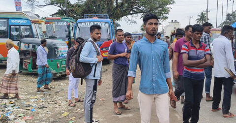 সুনামগঞ্জে মালিক-শ্রমিকদের কর্মবিরতি, ভোগান্তিতে সাধারণ জনগণ