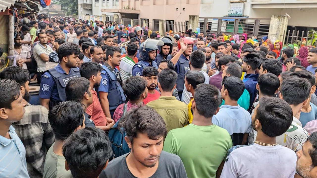 গাজীপুরে দুইটি কারখানার শ্রমিকদের বিক্ষোভ, ৬ কারখানা বন্ধ