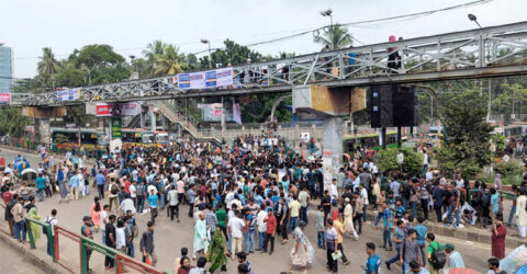 সায়েন্সল্যাব মোড় অবরোধ সাত কলেজ শিক্ষার্থীদের