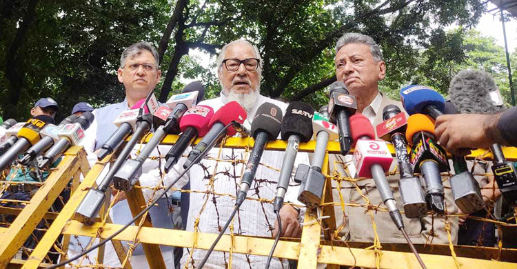 যেকোনো সংকটের জন্য সবাইকে সতর্ক থাকার আহ্বান বিএনপির