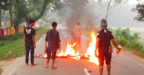 ইউপিডিএফের ডাকে খাগড়াছড়িতে সকাল-সন্ধ্যা অবরোধ চলছে