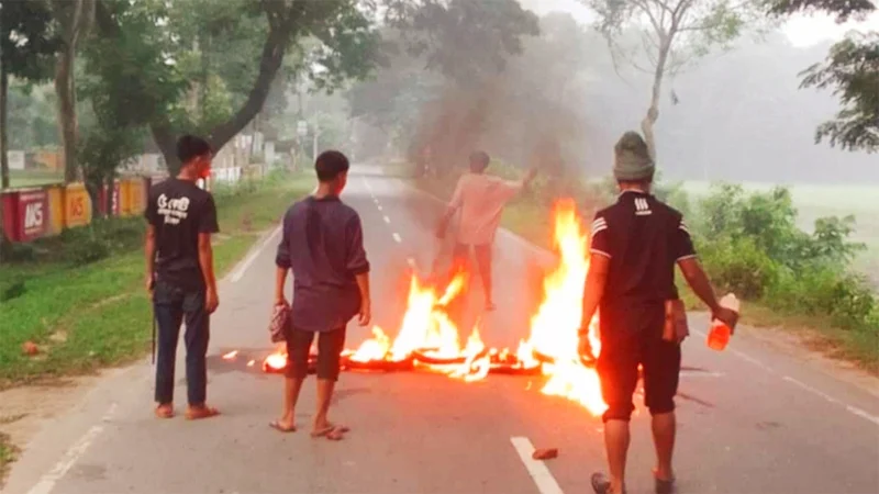 ইউপিডিএফের ডাকে খাগড়াছড়িতে সকাল-সন্ধ্যা অবরোধ চলছে