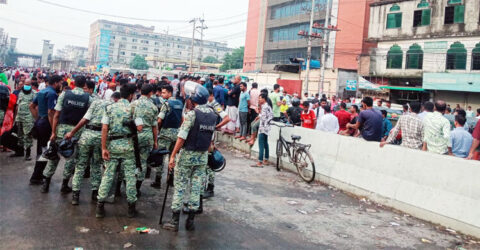 গাজীপুরে শ্রমিকদের মহাসড়ক অবরোধ, তীব্র যানজট