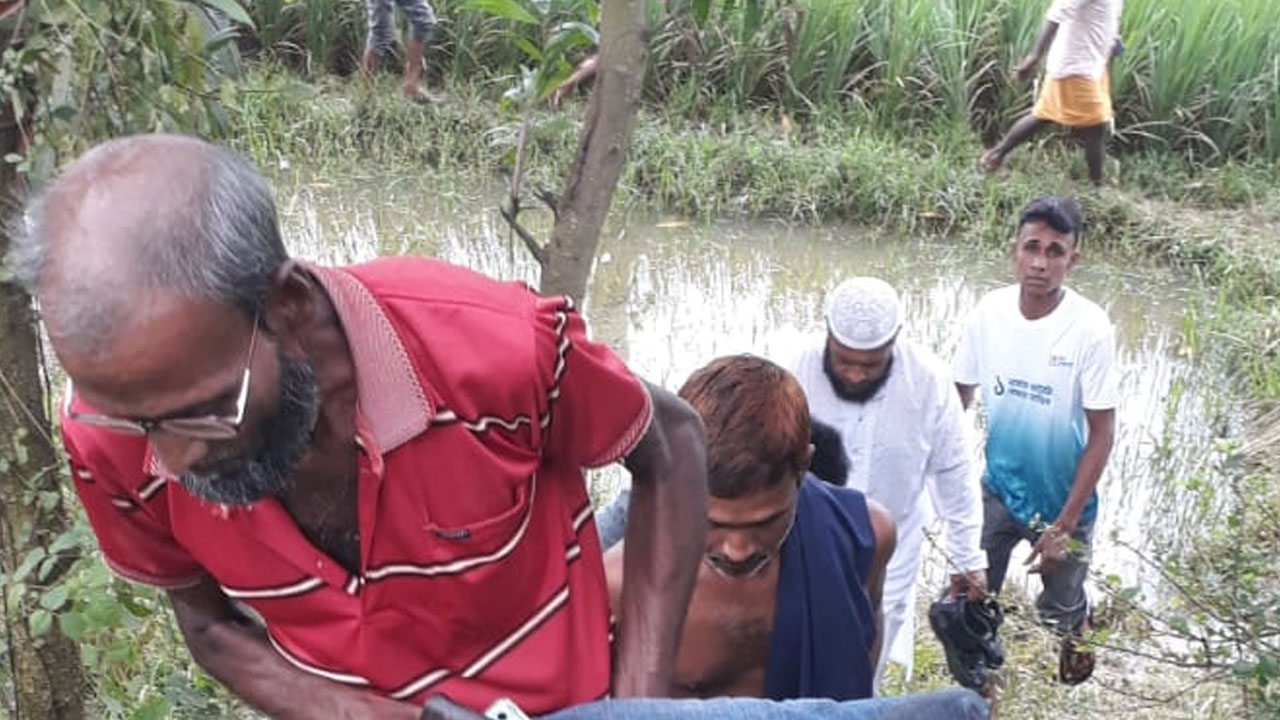 ট্রেনে কেটে যুবকের দুই পা বিচ্ছিন্ন, হাসপাতালে নেওয়ার পথে মৃত্যু