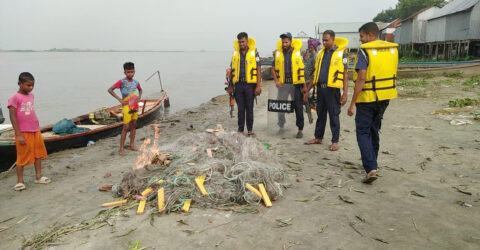 পদ্মা-মেঘনায় ইলিশ ধরার সময় ৫৭ জেলে আটক, কারাদণ্ড-জরিমানা