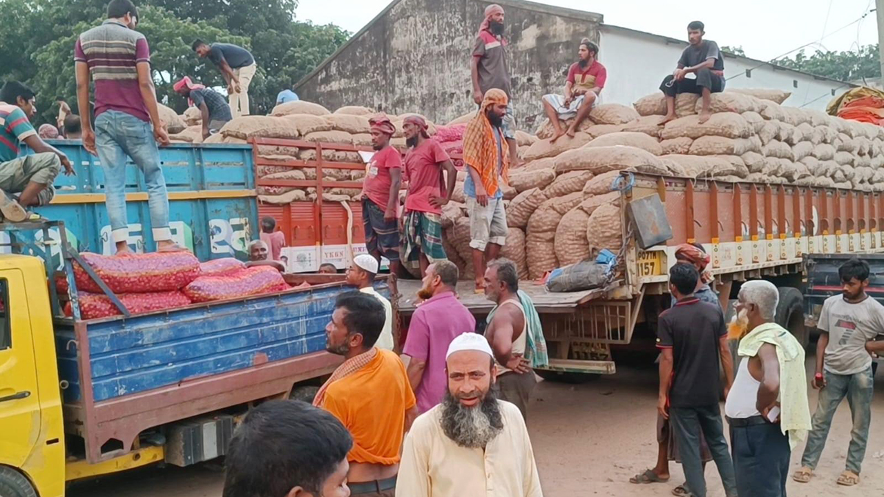 হিলি স্থলবন্দর দিয়ে আমদানি-রপ্তানি শুরু