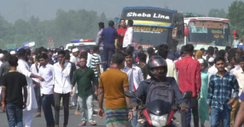 টাঙ্গাইলে আন্ডারপাসের দাবিতে দেড় ঘণ্টা মহাসড়ক অবরোধ