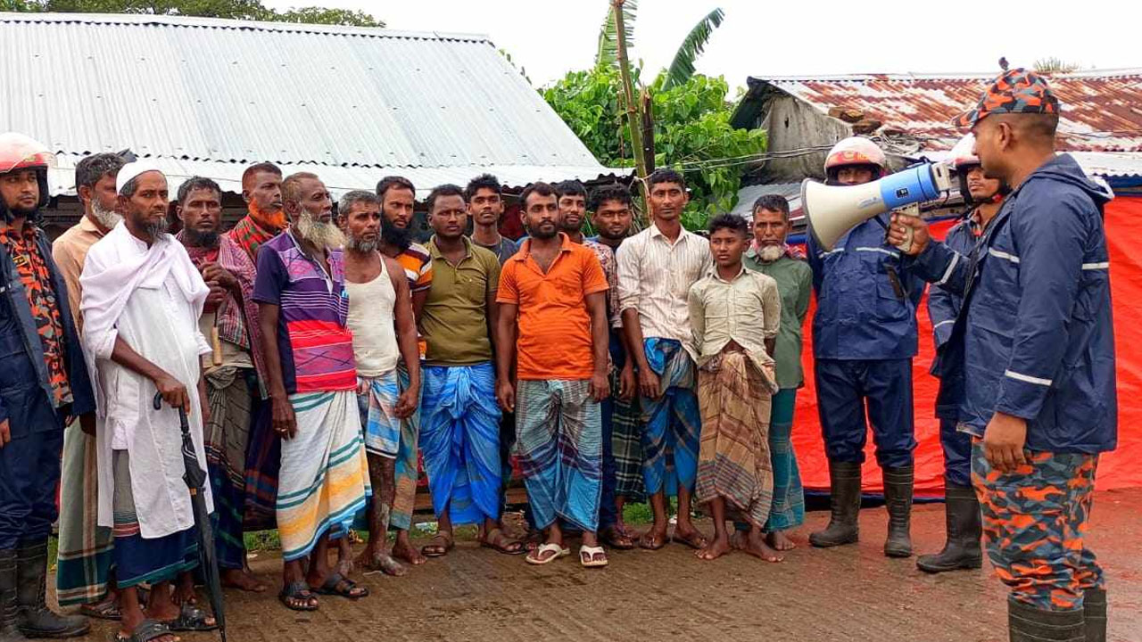 ঘূর্ণিঝড় ‘দানা’ মোকাবিলায় ফায়ার সার্ভিসের মনিটরিং সেল, ছুটি বাতিল