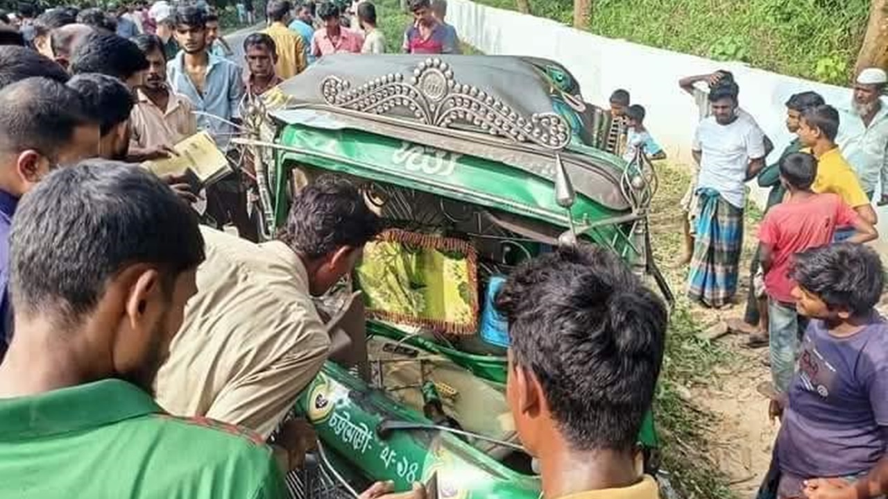 চট্টগ্রামে ট্রাক-সিএনজি সংঘর্ষে যুবকের মৃত্যু, আহত ২