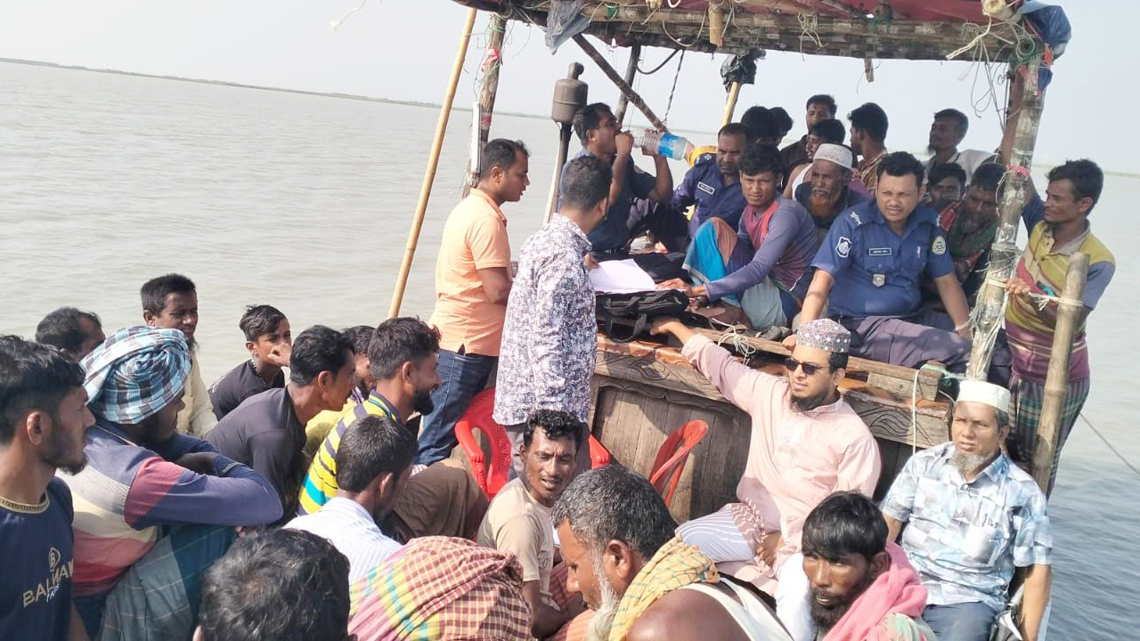 ভোলায় ইলিশ ধরার সময় ৫২ জেলে আটক, মুচলেকা-কারাদণ্ড-জরিমানা