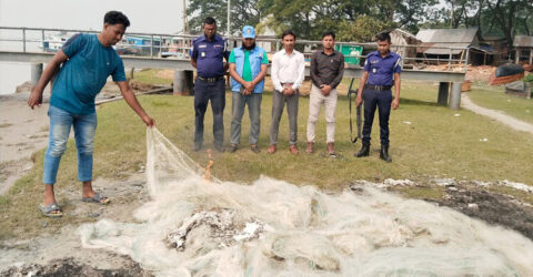 ইলিশ ধরায় নিষেধাজ্ঞার চতুর্থ দিন, ৯ জেলেকে জেল-জরিমানা