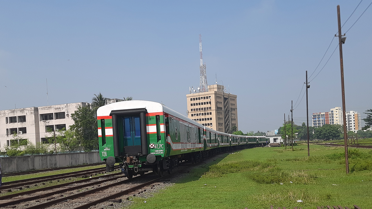 খুলনা থেকে দুটি ট্রেনের যাত্রা বাতিল