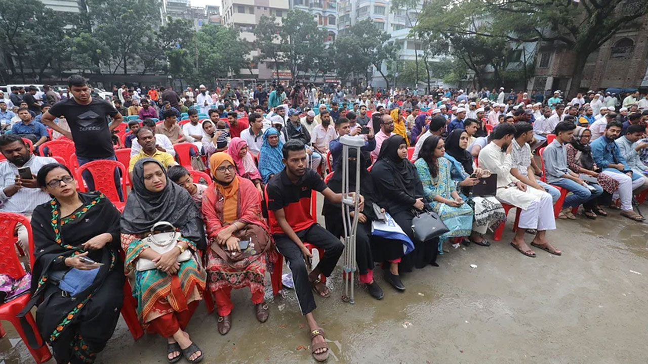 ‘বিভিন্ন রূপে আওয়ামী লীগ রাজনীতিতে প্রত্যাবর্তন করতে চাইছে’