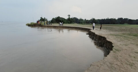 গোয়ালন্দে পদ্মায় ভাঙন শুরু, আতঙ্কে শতাধিক পরিবার