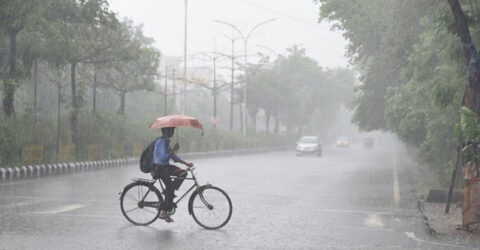 লঘুচাপের প্রভাবে অব্যাহত থাকবে বৃষ্টি