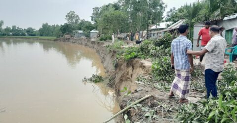 অসময়ে পাহাড়ি ঢলে ঝর্ণায় ভাঙন, বিলীন বসতভিটা