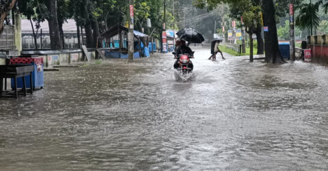 কুড়িগ্রামে ১৫৭ মিলিমিটার বৃষ্টিপাত রেকর্ড, দুর্ভোগে মানুষ