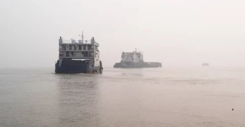 আড়াই ঘণ্টা পর দৌলতদিয়া-পাটুরিয়া রুটে ফেরি চলাচল স্বাভাবিক