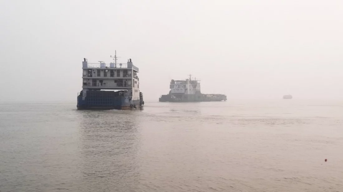 আড়াই ঘণ্টা পর দৌলতদিয়া-পাটুরিয়া রুটে ফেরি চলাচল স্বাভাবিক