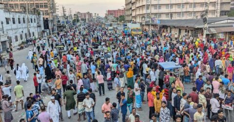 সড়কে টানা অবরোধে অচল গাজীপুর