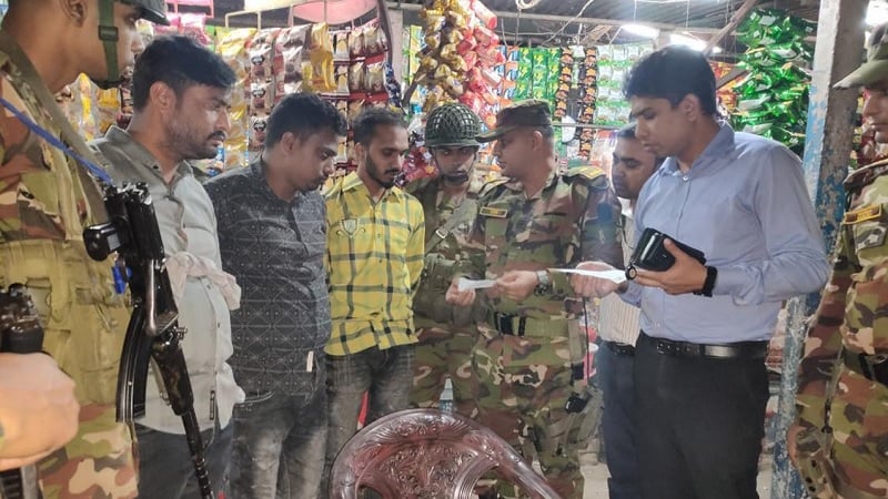 ফেরিতে অতিরিক্ত ভাড়া আদায় করায় ৩ জনের কারাদণ্ড