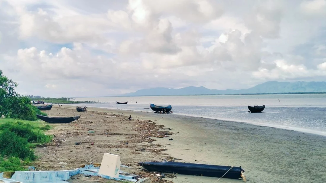 রাখাইনে বোমা ও মর্টারশেলের শব্দে কাঁপছে টেকনাফ সীমান্ত