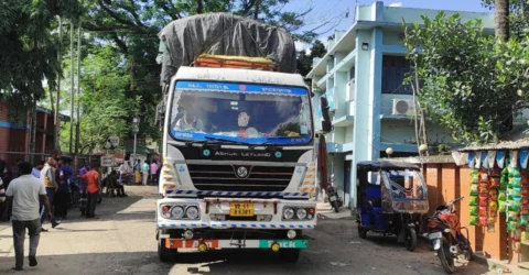 দামের লাগাম টানতে ভারত থেকে চাল আমদানি শুরু