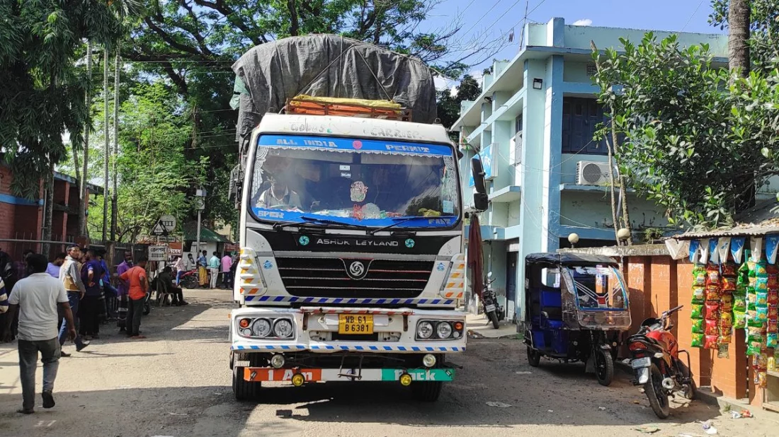 দামের লাগাম টানতে ভারত থেকে চাল আমদানি শুরু