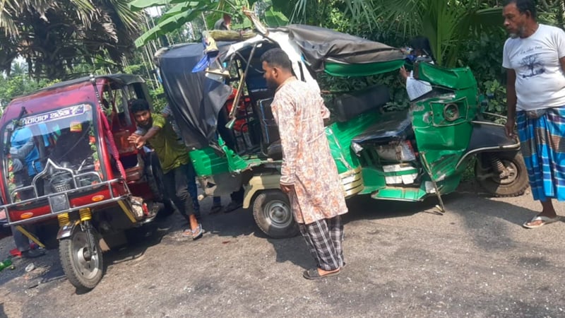 মাহিন্দ্রা ও ট্রলির মুখোমুখি সংঘর্ষে প্রাণ গেল ২ জনের