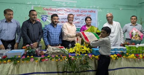 চট্টগ্রামে ৯৫৬ শিক্ষার্থী পেল দুর্নীতিবিরোধী উপকরণ