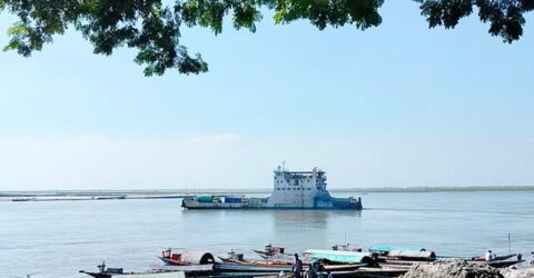 ৬১ ঘণ্টা পর আরিচা-কাজিরহাট নৌপথে ফেরি চলাচল শুরু