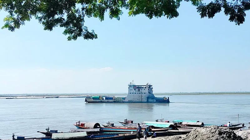 ৬১ ঘণ্টা পর আরিচা-কাজিরহাট নৌপথে ফেরি চলাচল শুরু