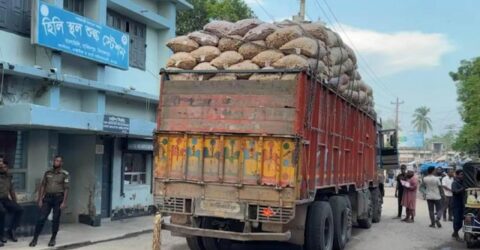 আসছে ভারতের নতুন পেঁয়াজ, দুদিনের দাম কমলো কেজিতে ১৭ টাকা