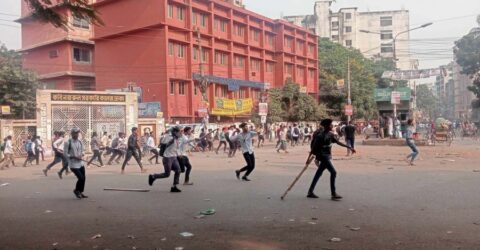 ন্যাশনাল মেডিক্যাল ঘেরাও: শিক্ষার্থীদের মধ্যে ধাওয়া-পাল্টা ধাওয়া