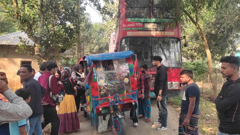 পিকনিক বাসে বিদ্যুতের তার, প্রাণ গেল বিশ্ববিদ্যালয়ের ৩ শিক্ষার্থীর