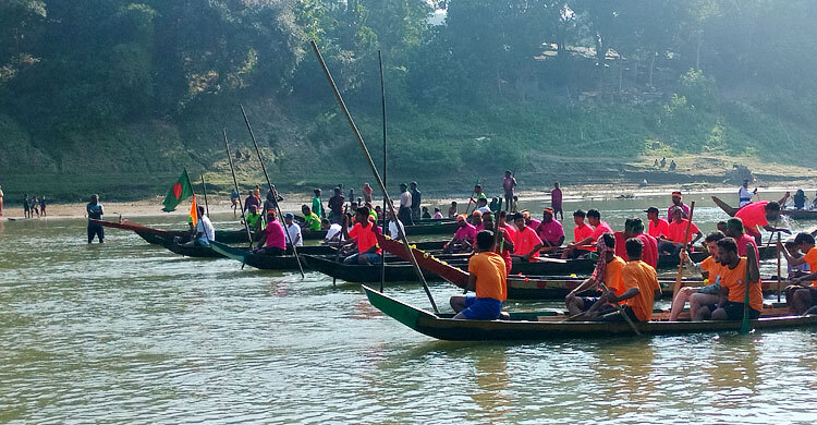 ১৫ বছর পর বান্দরবানে হলো নৌকাবাইচ প্রতিযোগিতা