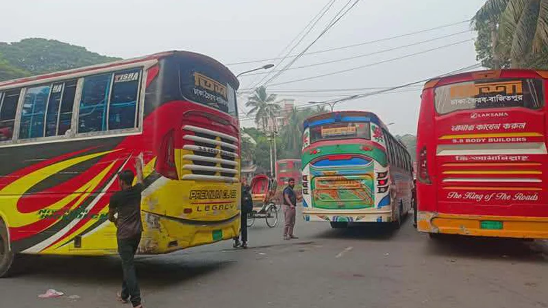 শাহবাগে বাসভর্তি মানুষ আসার নেপথ্যে যা জানা গেল