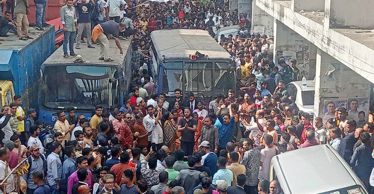 চট্টগ্রামের ঘটনায় ৩ মামলা, গ্রেফতার ৩৩: হাইকোর্টে রাষ্ট্রপক্ষ