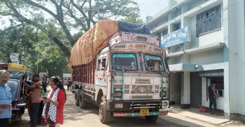 হিলি স্থলবন্দর দিয়ে পেঁয়াজ আমদানি শুরু