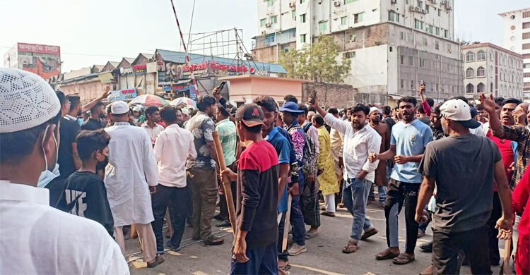 জুরাইনে পুলিশের সঙ্গে অটোরিকশা চালকদের সংঘর্ষ