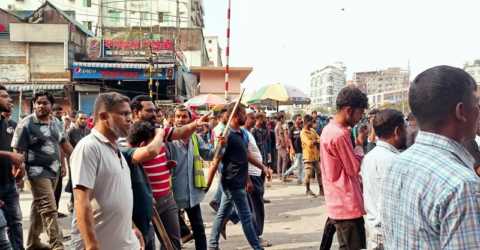 জুরাইন রেলক্রসিং ছাড়লেন রিকশাচালকরা