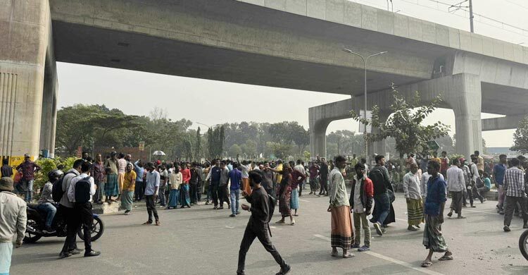 ফের আগারগাঁওয়ে ব্যাটারিচালিত রিকশাচালকদের সড়ক অবরোধ